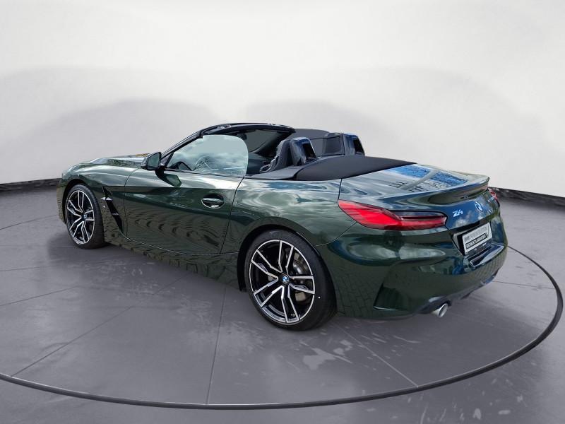 BMW Z4 sDrive30i von vorne in Grün
