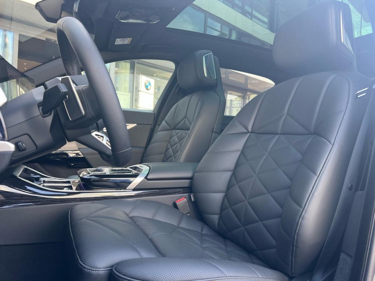 BMW 740d xDrive Limousine im Innenraum