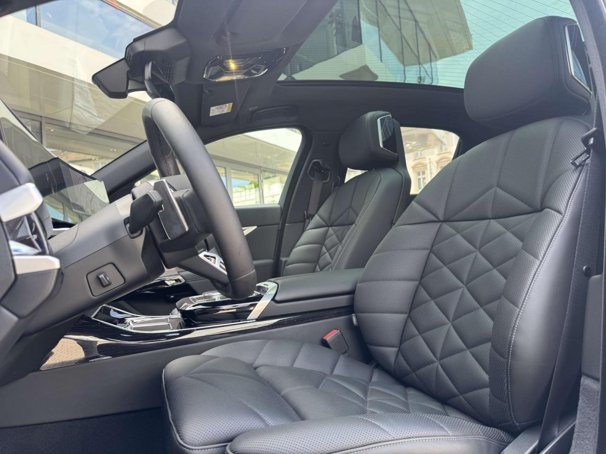 BMW 740d xDrive Limousine im Innenraum