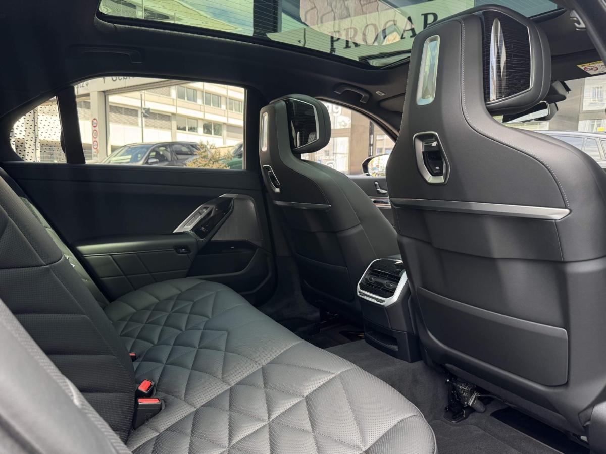 BMW 740d xDrive Limousine im Innenraum