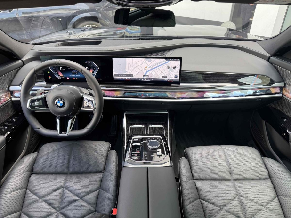 BMW 740d xDrive Limousine im Innenraum