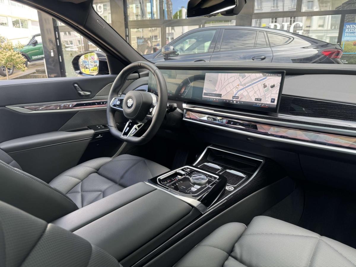 BMW 740d xDrive Limousine im Innenraum