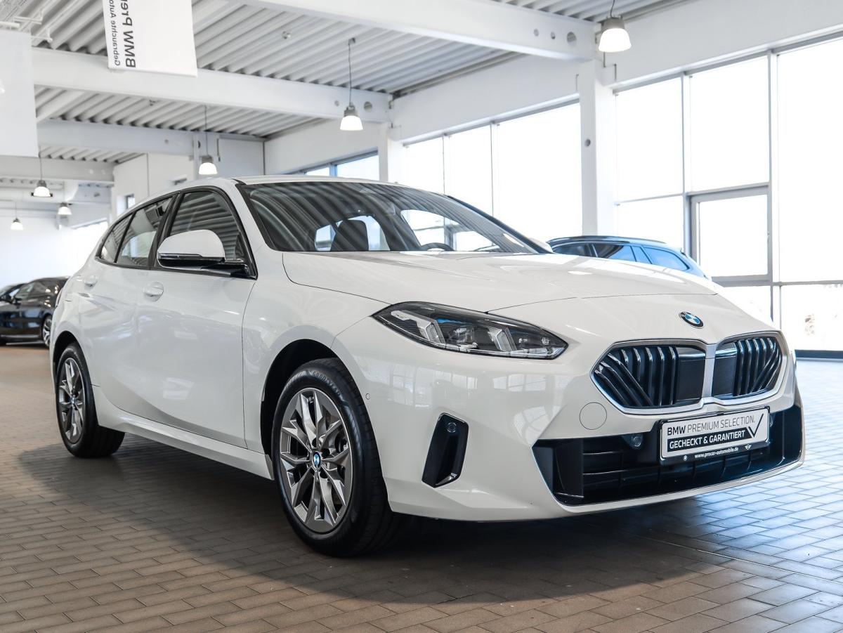 BMW 120 von vorne in Weiß