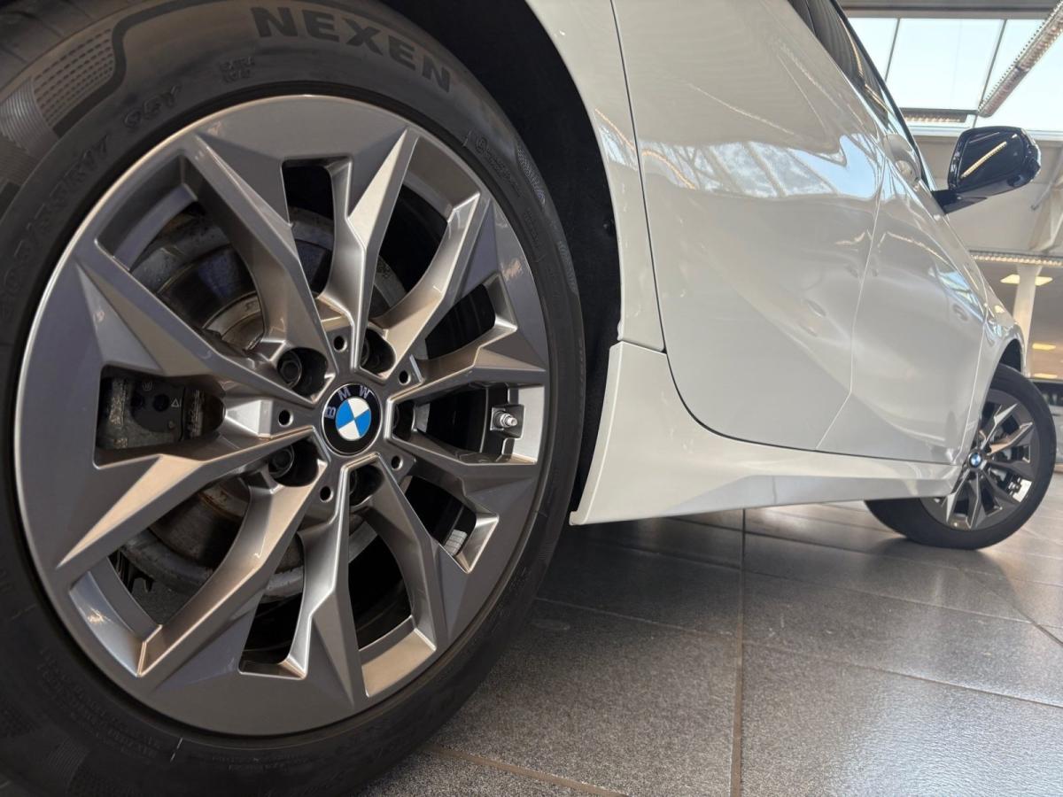 BMW 120 mit Detailansicht auf die Felgen