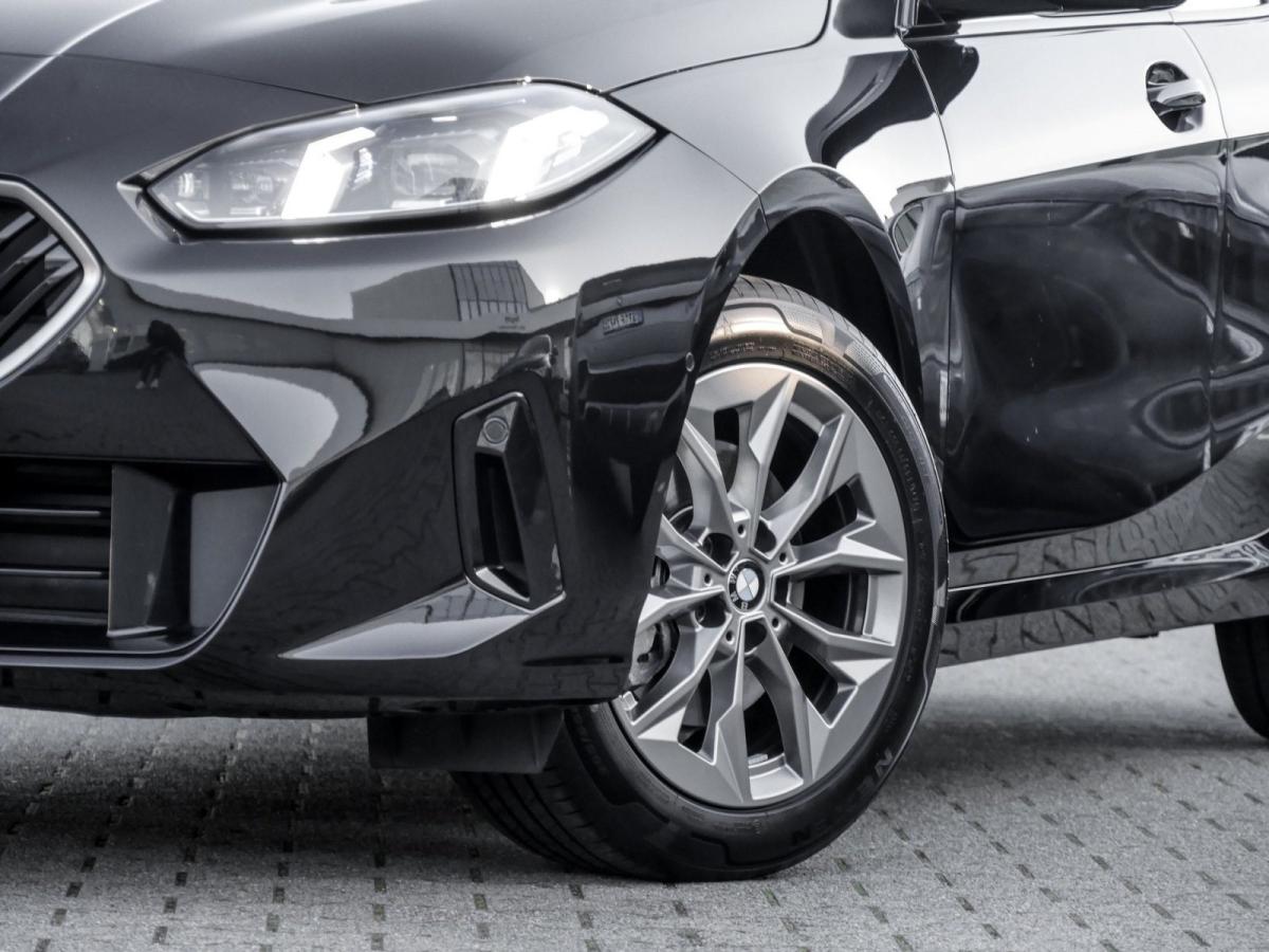 BMW 120 mit Detailansicht auf die Felgen