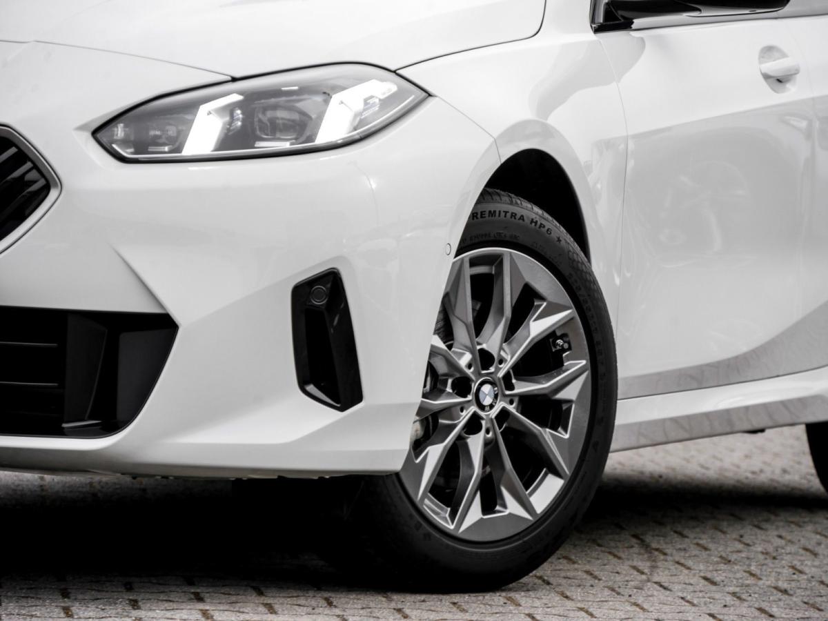 BMW 120 mit Detailansicht auf die Felgen
