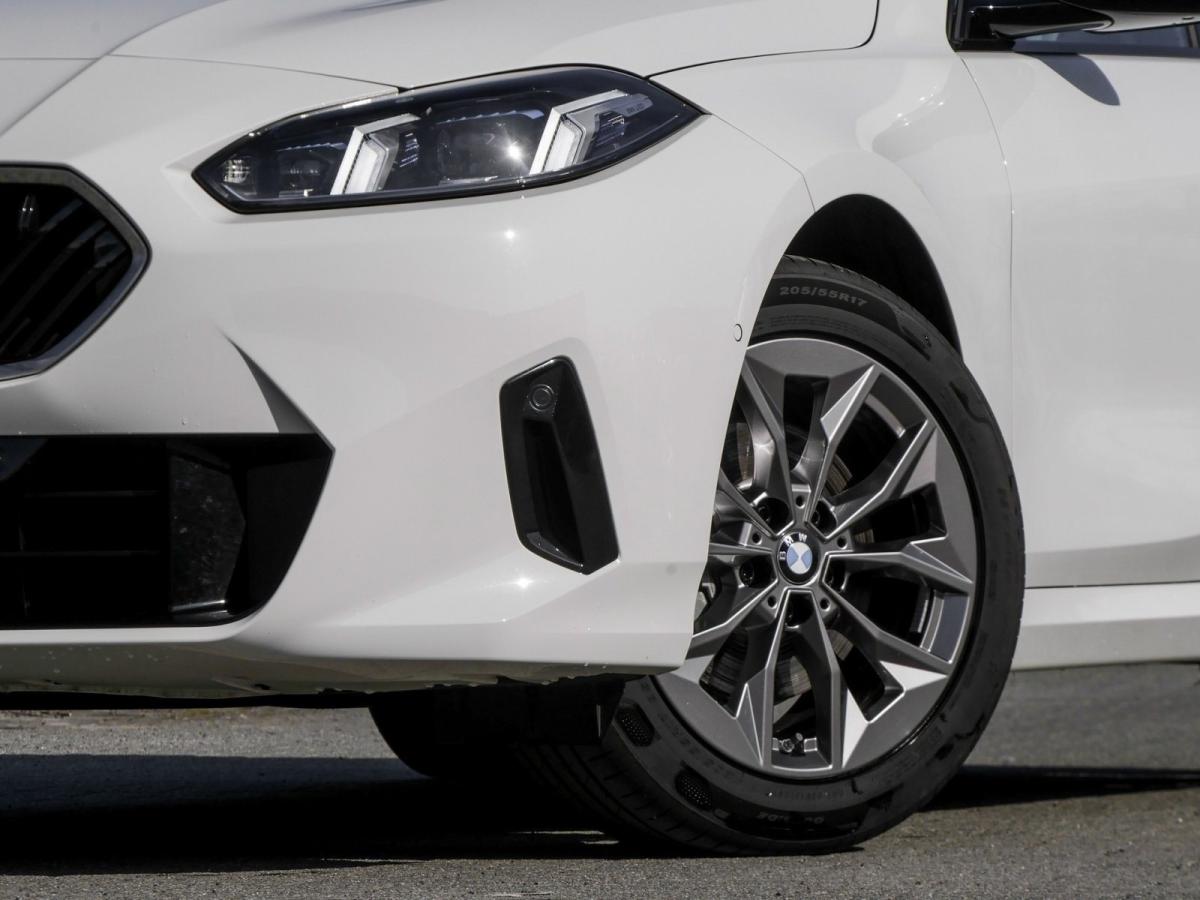 BMW 120 mit Detailansicht auf die Felgen