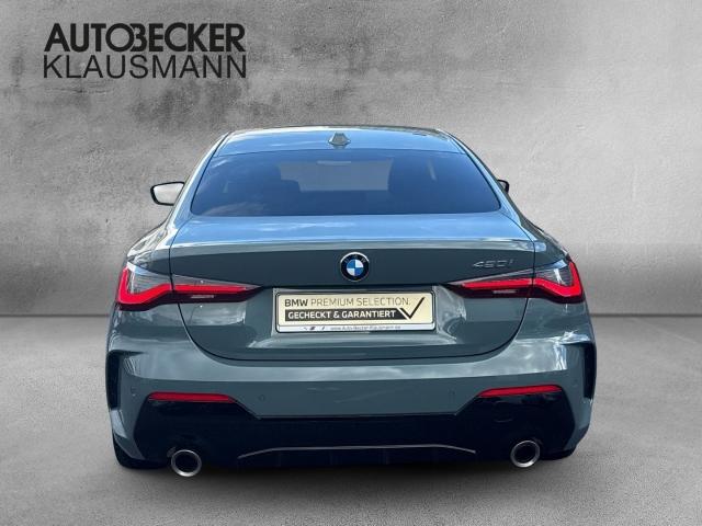 BMW 420i Coupe von hinten in Grün