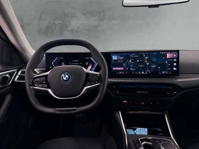 BMW i4 eDrive35 Gran Coupe im Innenraum
