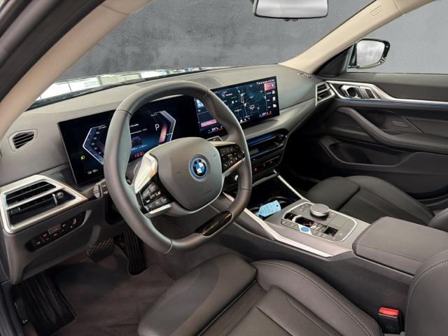 BMW i4 eDrive35 Gran Coupe im Innenraum