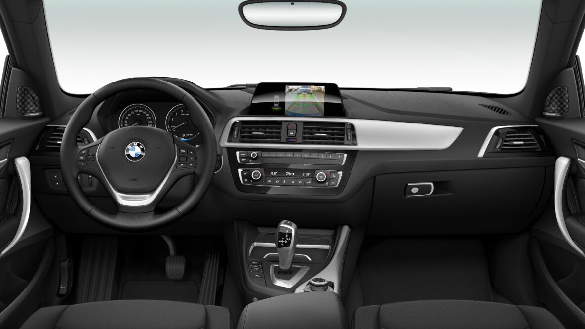 BMW BMW 2er im Innenraum von vorne BMW BMW 2er im Innenraum von vorne