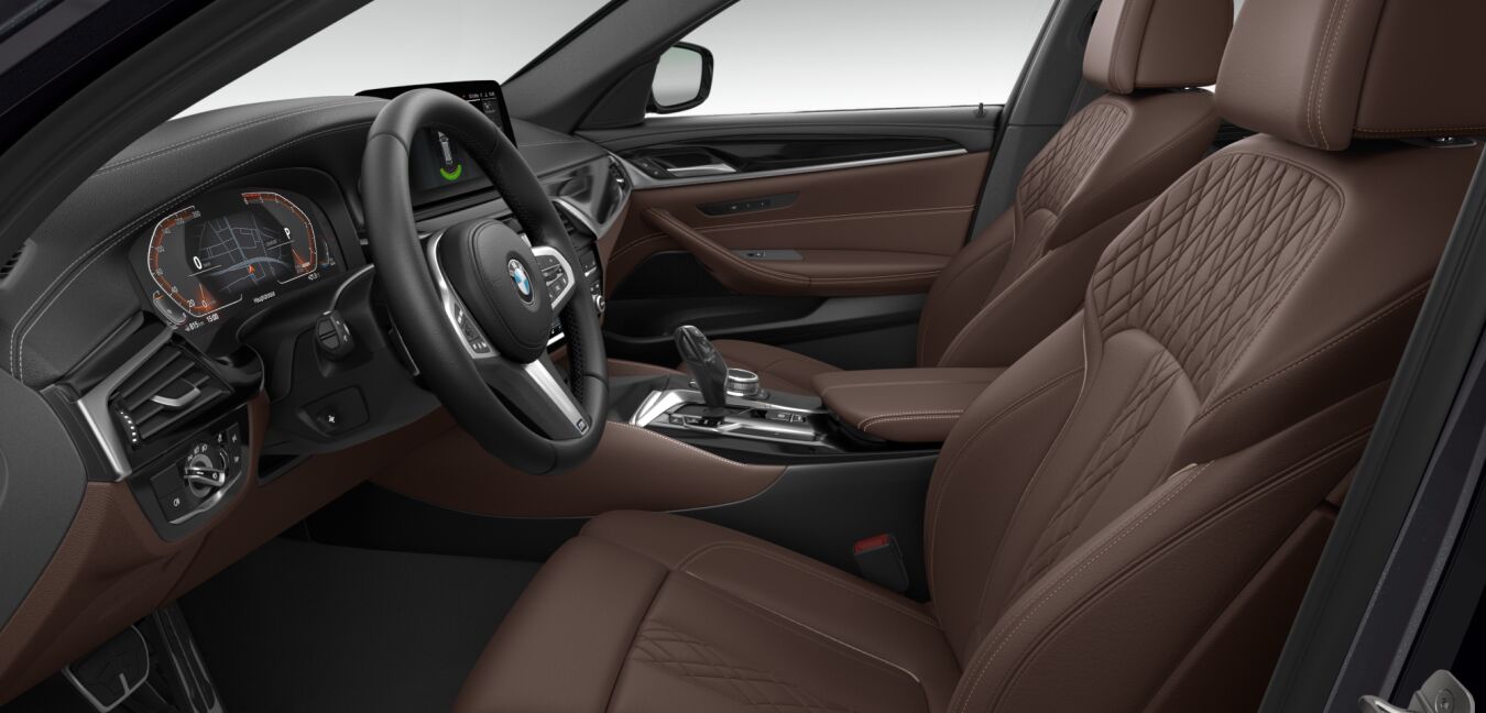 BMW BMW 5er im Innenraum seitlich BMW BMW 5er im Innenraum seitlich