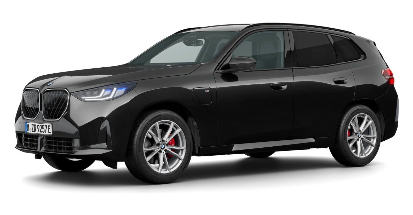 BMW X3 30e xDrive in Schwarz von vorne BMW X3 30e xDrive in Schwarz von vorne