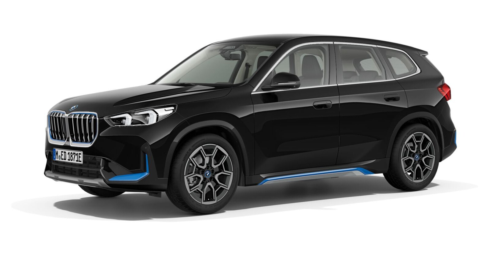 BMW iX1 xDrive30 in Schwarz von vorne BMW iX1 xDrive30 in Schwarz von vorne