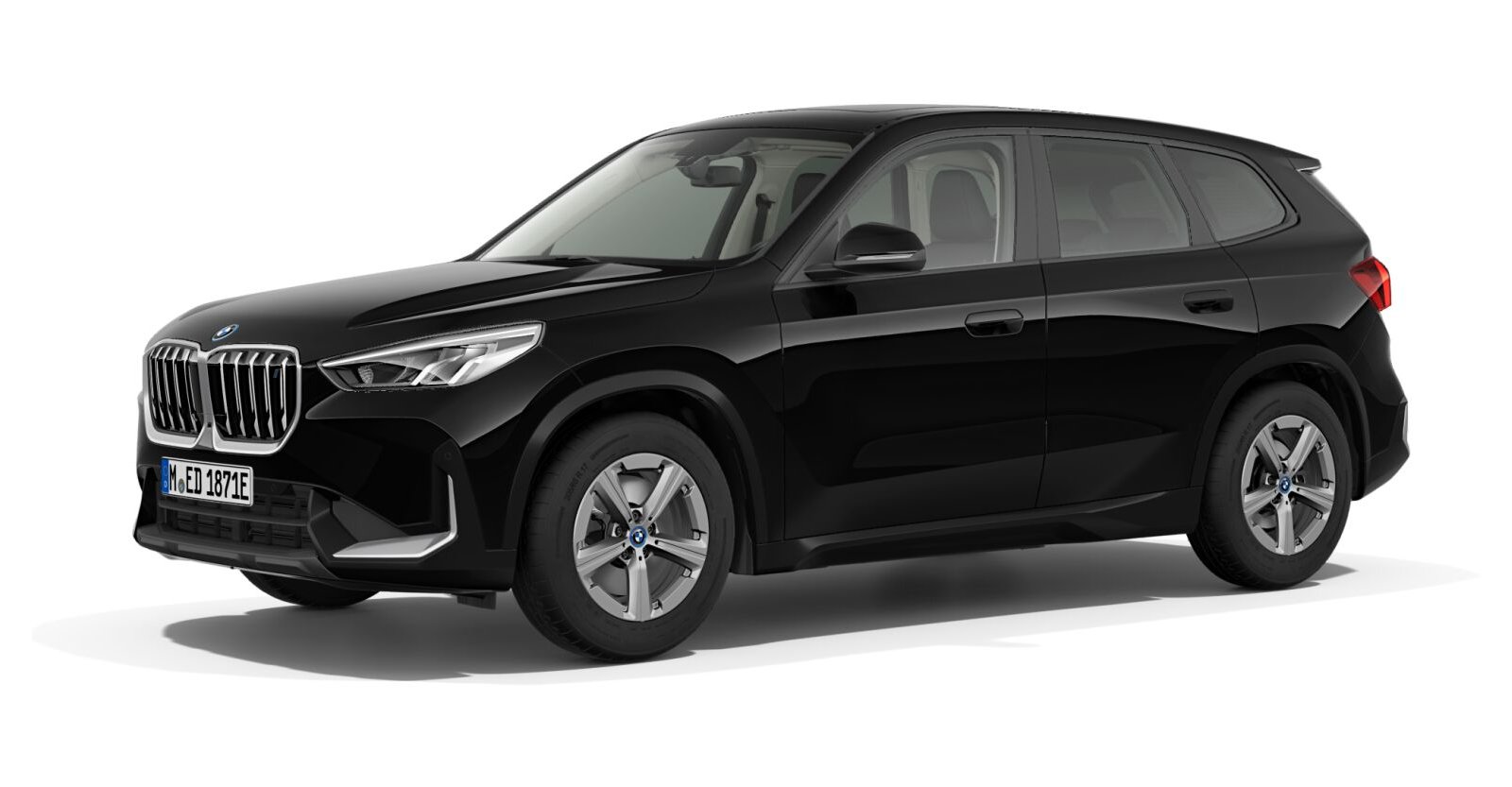 BMW iX1 xDrive30 in Schwarz von vorne BMW iX1 xDrive30 in Schwarz von vorne