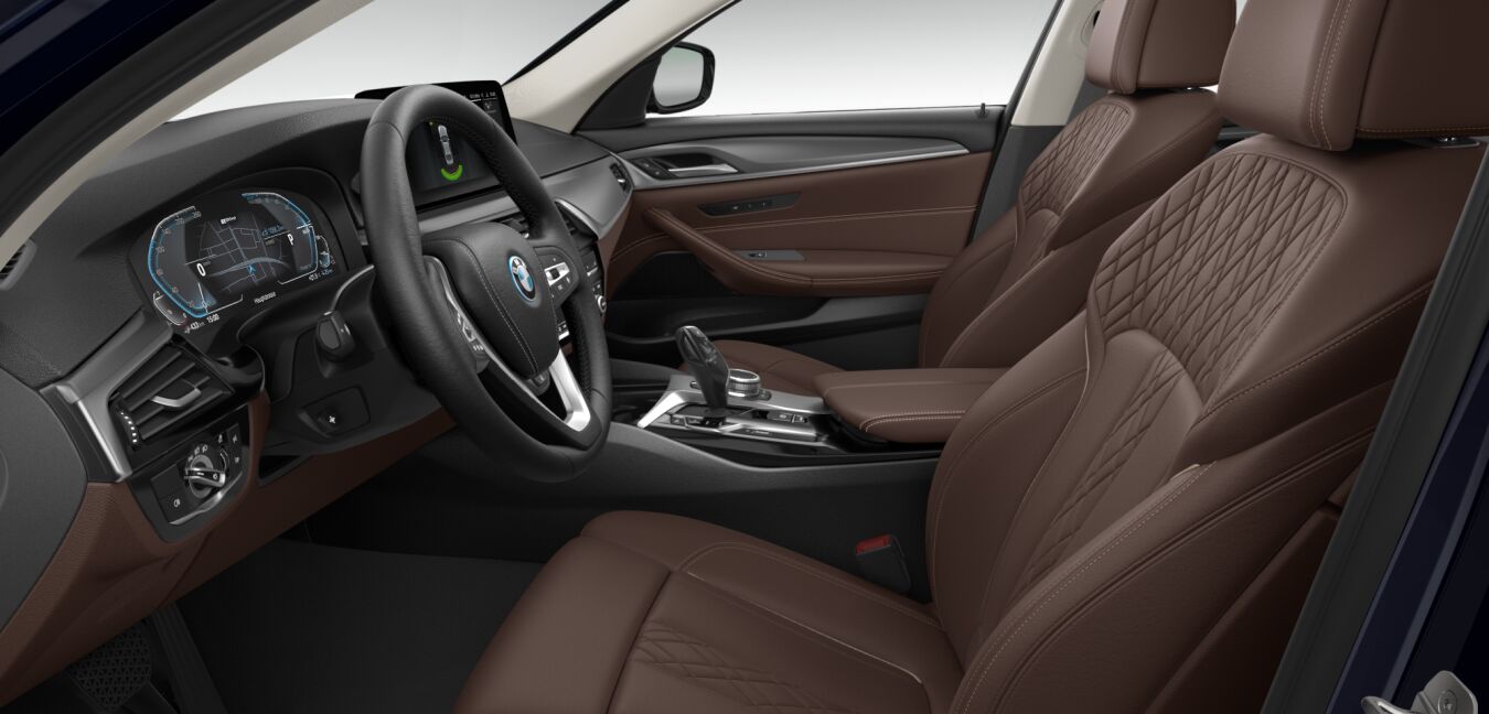 BMW BMW 5er im Innenraum seitlich BMW BMW 5er im Innenraum seitlich