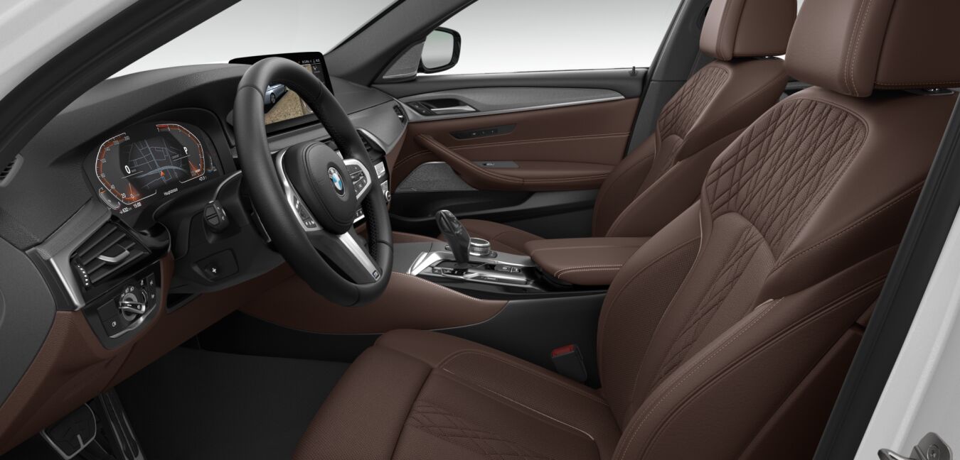 BMW BMW 5er im Innenraum seitlich BMW BMW 5er im Innenraum seitlich
