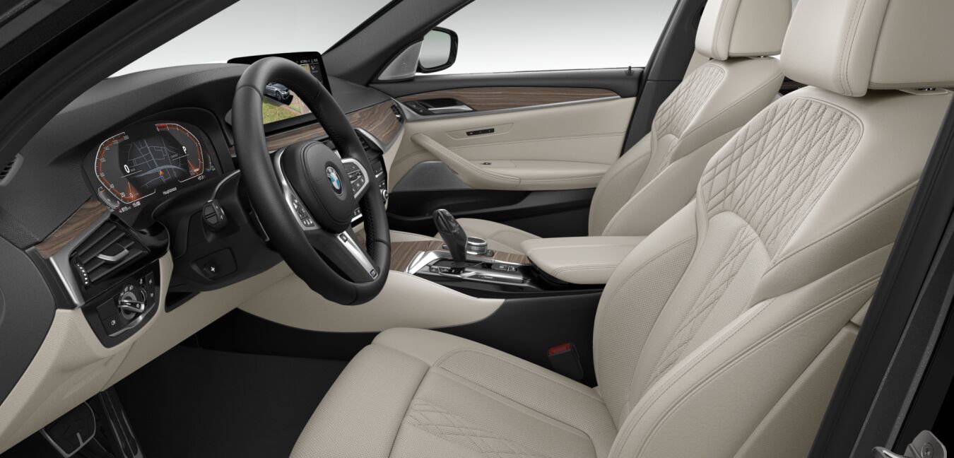 BMW BMW 5er im Innenraum seitlich BMW BMW 5er im Innenraum seitlich