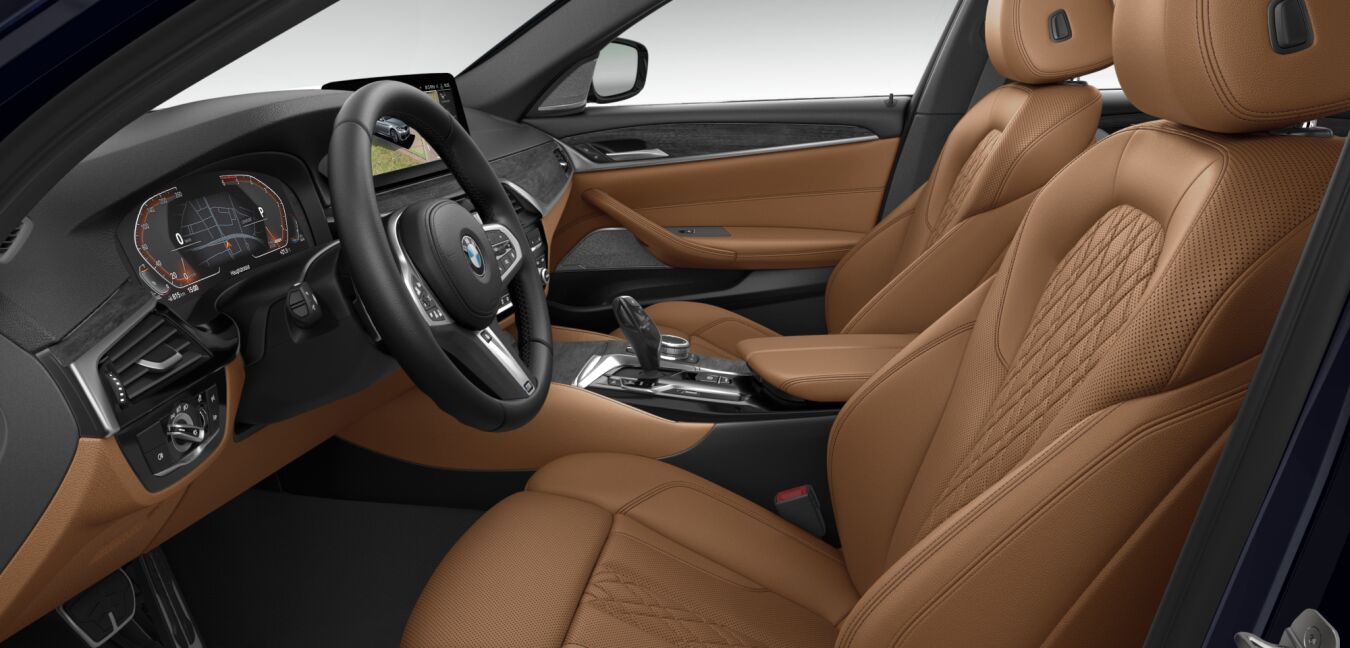 BMW BMW 5er im Innenraum seitlich BMW BMW 5er im Innenraum seitlich