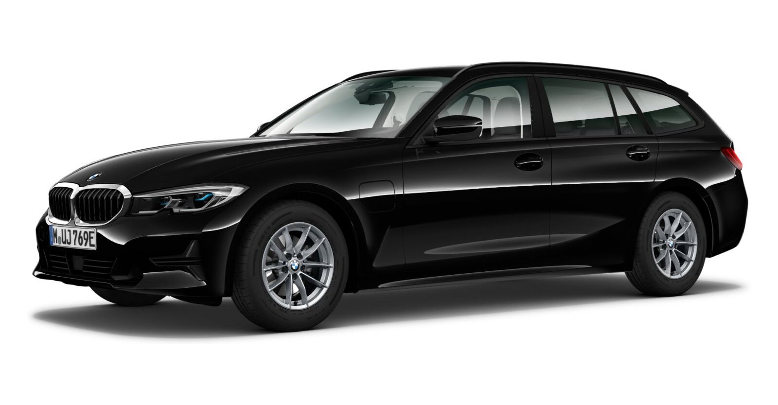 BMW 330e Touring in Schwarz von vorne BMW 330e Touring in Schwarz von vorne