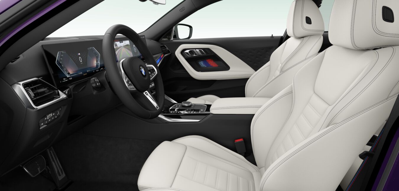 BMW BMW 2er im Innenraum seitlich BMW BMW 2er im Innenraum seitlich