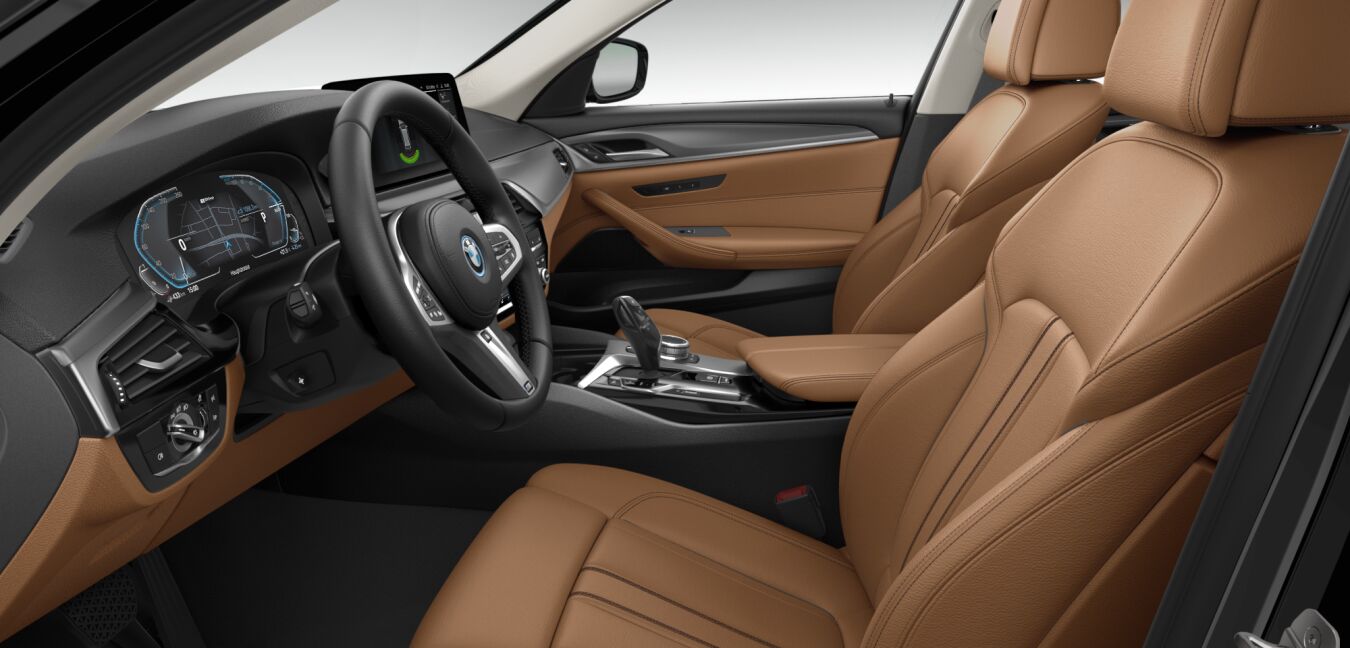 BMW BMW 5er im Innenraum seitlich BMW BMW 5er im Innenraum seitlich