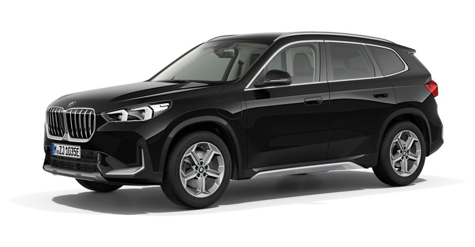 BMW X1 xDrive30e in Schwarz von vorne BMW X1 xDrive30e in Schwarz von vorne