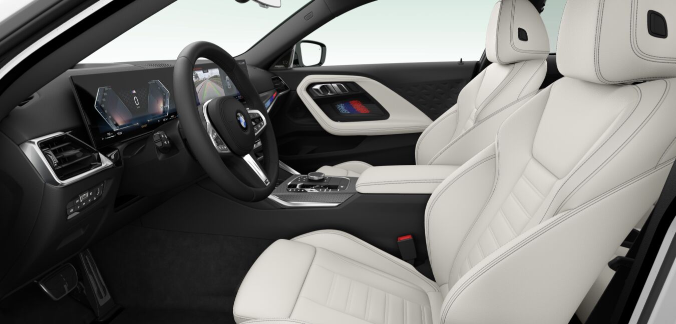 BMW BMW 2er im Innenraum seitlich BMW BMW 2er im Innenraum seitlich