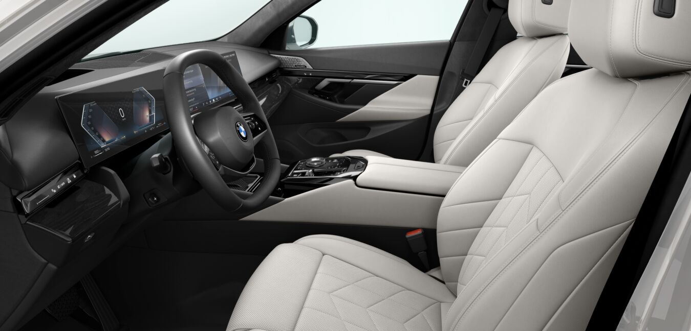 BMW BMW 5er im Innenraum seitlich BMW BMW 5er im Innenraum seitlich