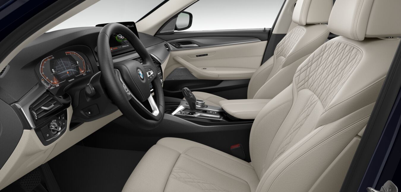 BMW BMW 5er im Innenraum seitlich BMW BMW 5er im Innenraum seitlich