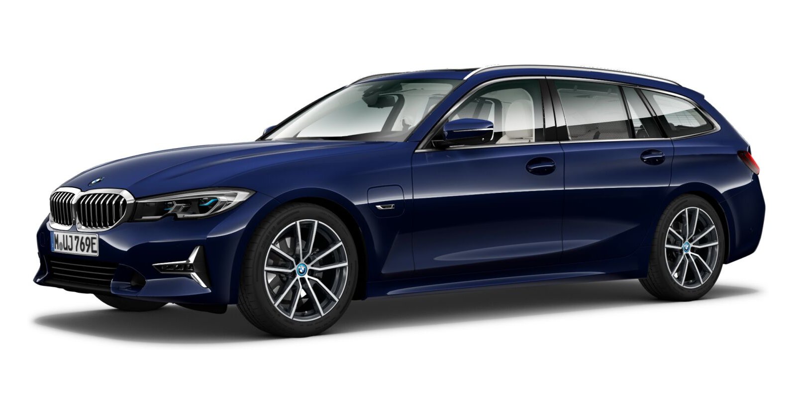 BMW 330e xDrive Touring in Blau von vorne BMW 330e xDrive Touring in Blau von vorne