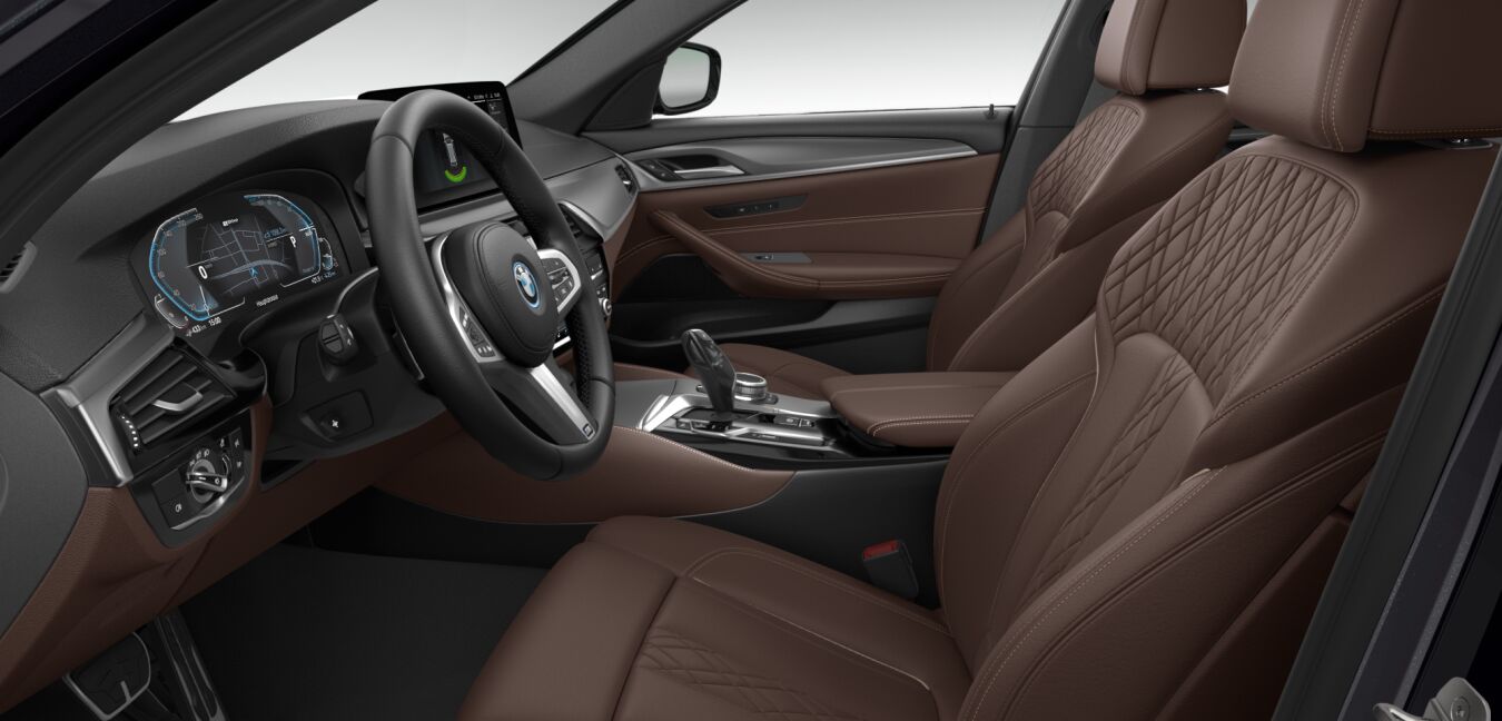 BMW BMW 5er im Innenraum seitlich BMW BMW 5er im Innenraum seitlich