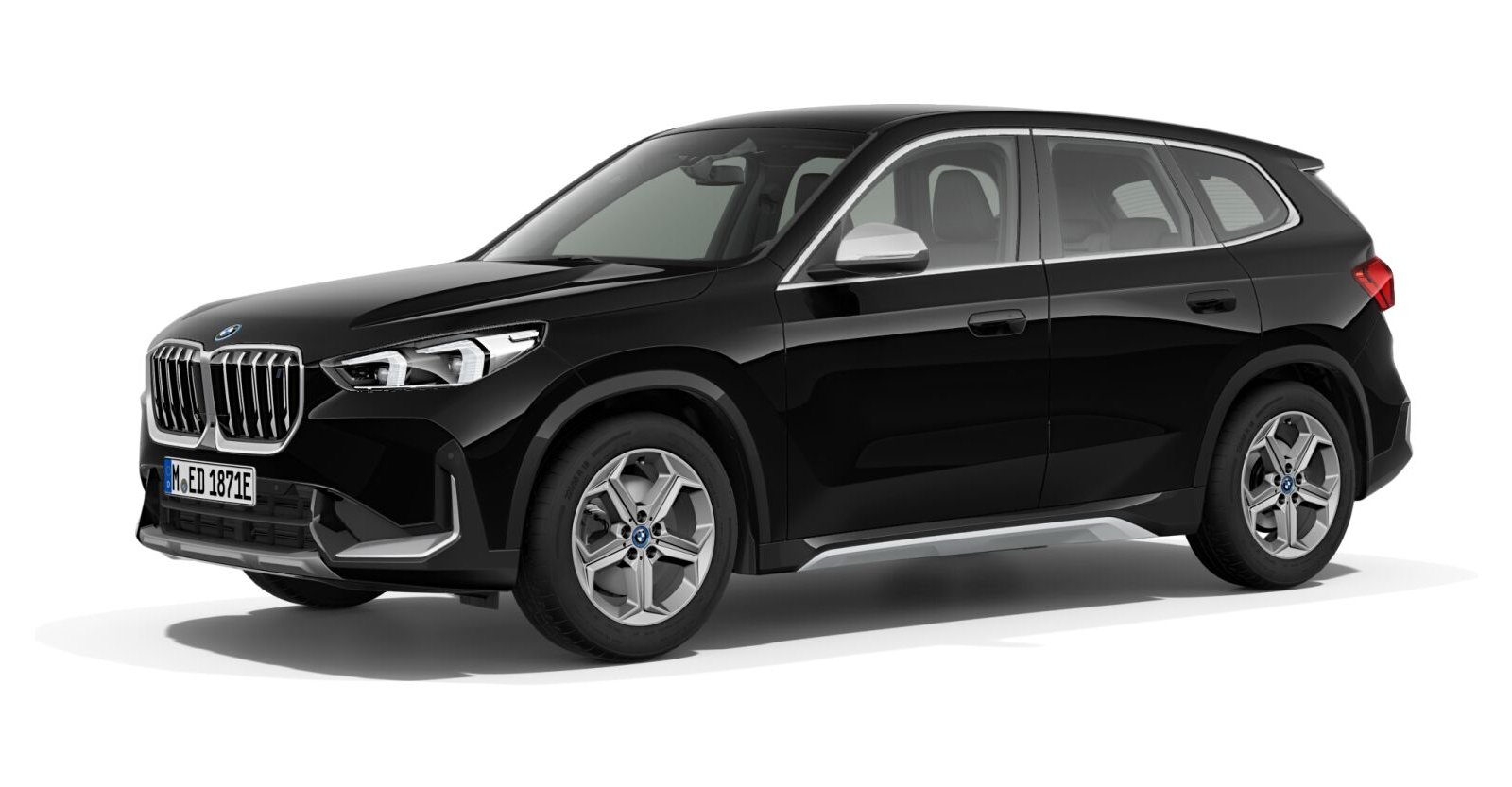 BMW iX1 xDrive30 in Schwarz von vorne BMW iX1 xDrive30 in Schwarz von vorne