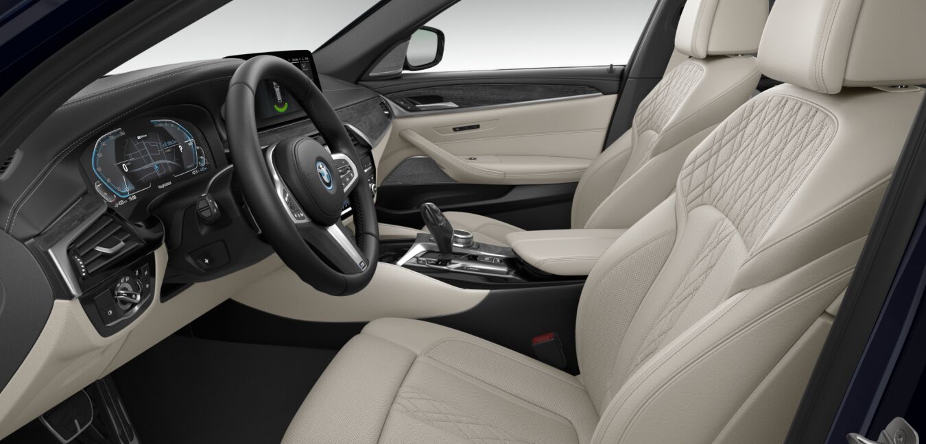 BMW BMW 5er im Innenraum seitlich BMW BMW 5er im Innenraum seitlich