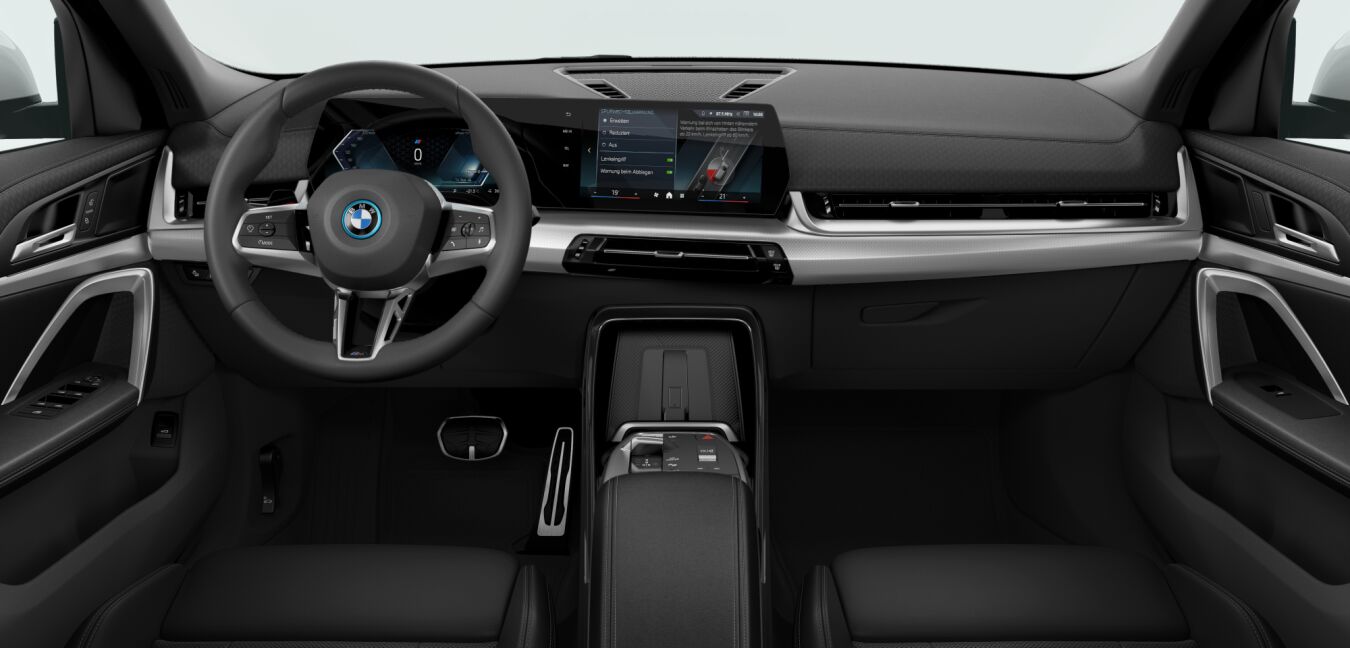 BMW iX2 eDrive20 im Innenraum von vorne