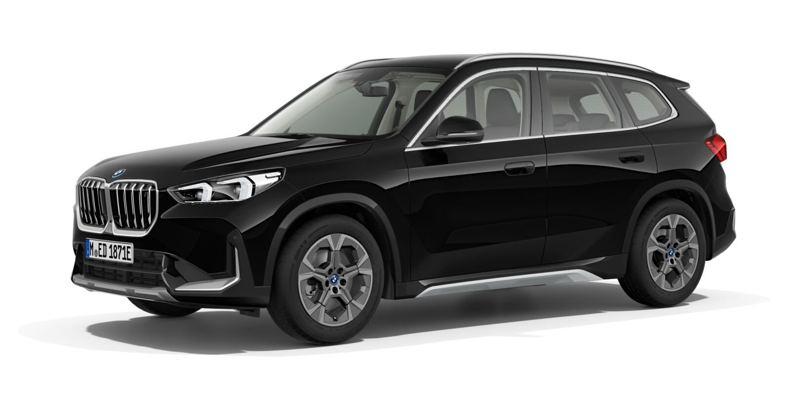 BMW iX1 xDrive30 in Schwarz von vorne BMW iX1 xDrive30 in Schwarz von vorne