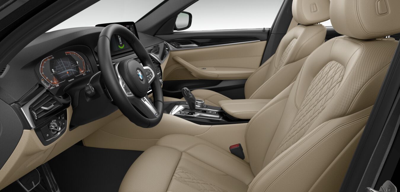 BMW BMW 5er im Innenraum seitlich BMW BMW 5er im Innenraum seitlich