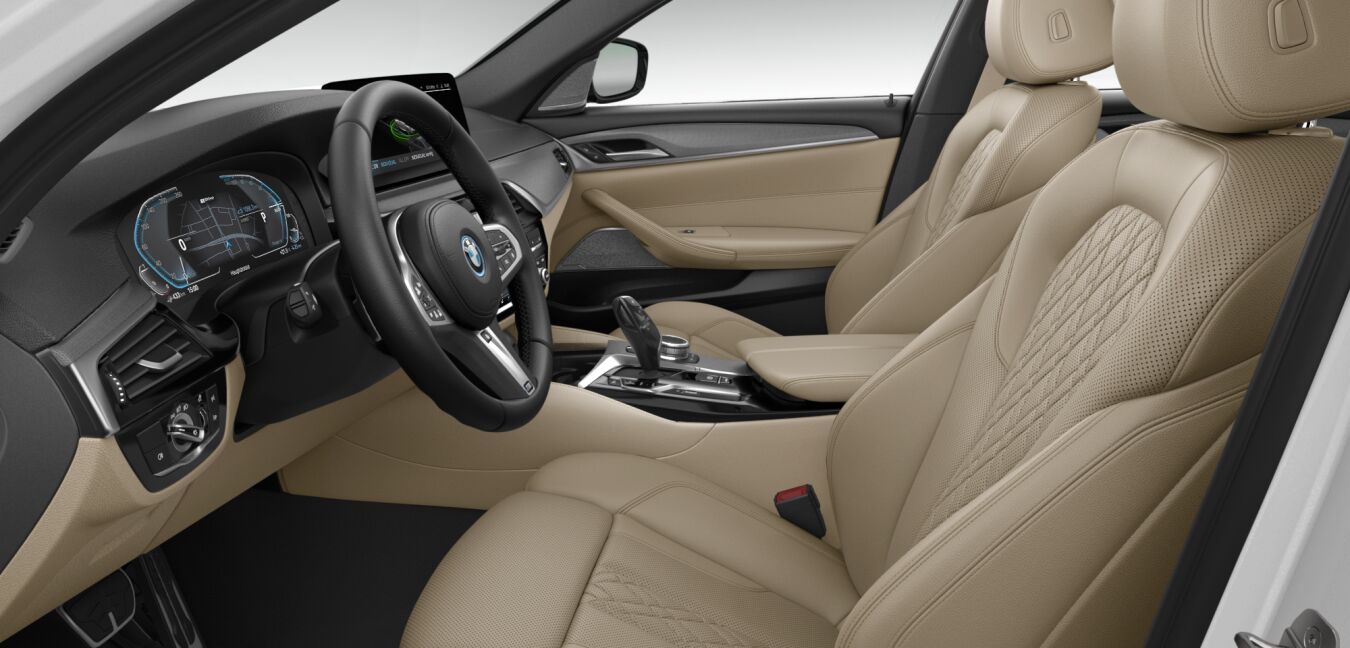 BMW BMW 5er im Innenraum seitlich BMW BMW 5er im Innenraum seitlich