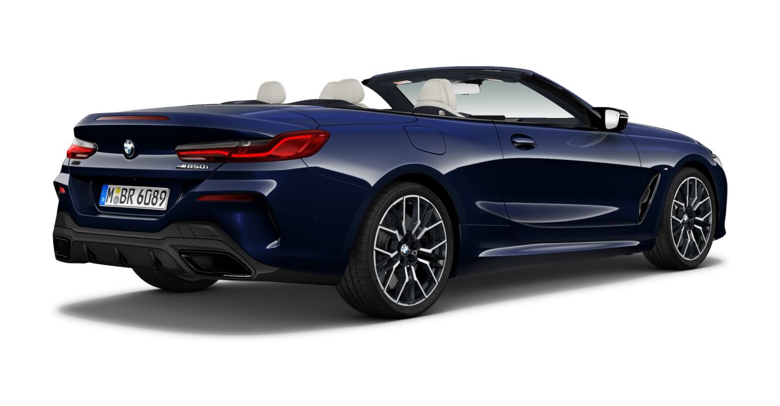 BMW BMW 8er in Blau von hinten