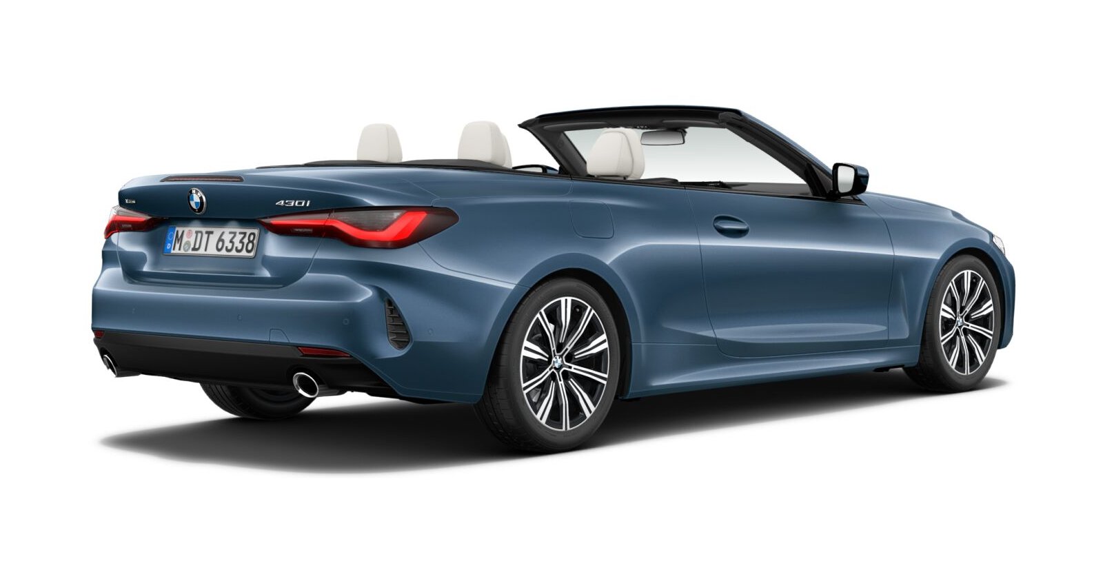 BMW BMW 4er in Blau von hinten BMW BMW 4er in Blau von hinten