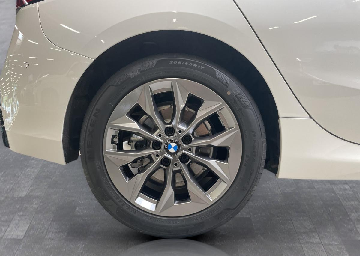 Originalaufnahme des Fahrzeugs Originalaufnahme des Fahrzeugs