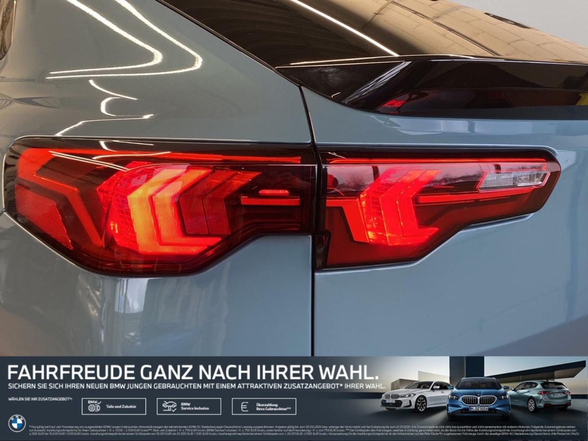 BMW X2 sDrive20i von hinten in Grün