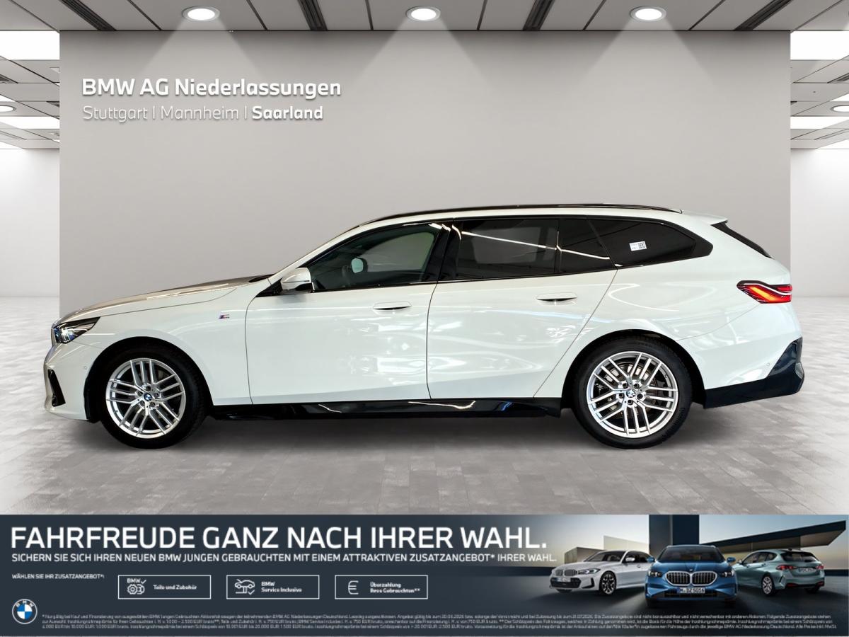 Mehrere Fahrzeuge im Bild