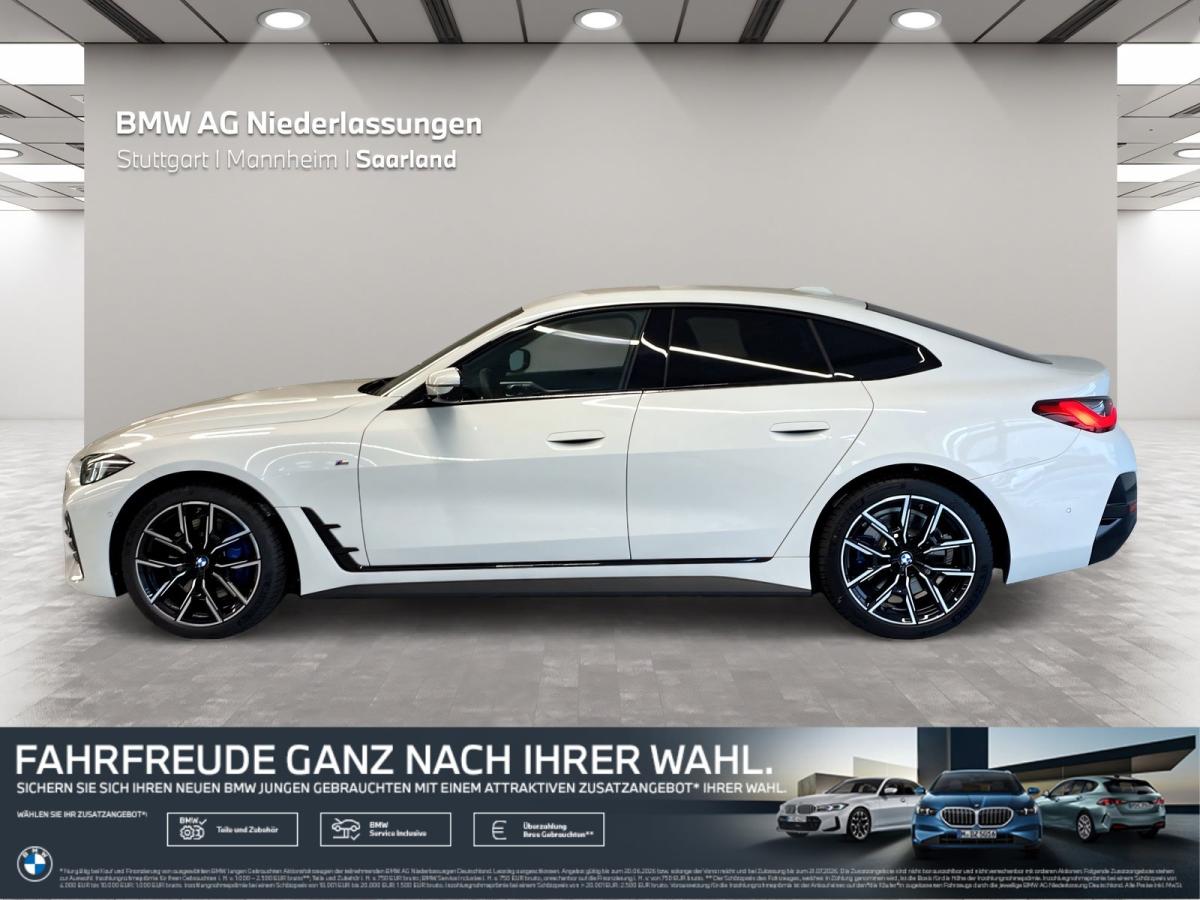 Mehrere Fahrzeuge im Bild