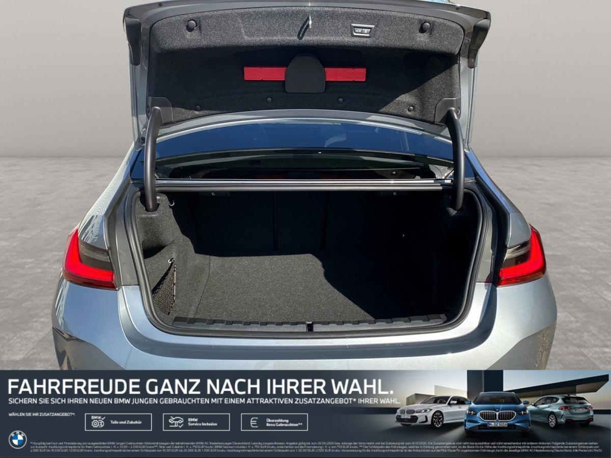 BMW 318d Limousine von hinten in Grau