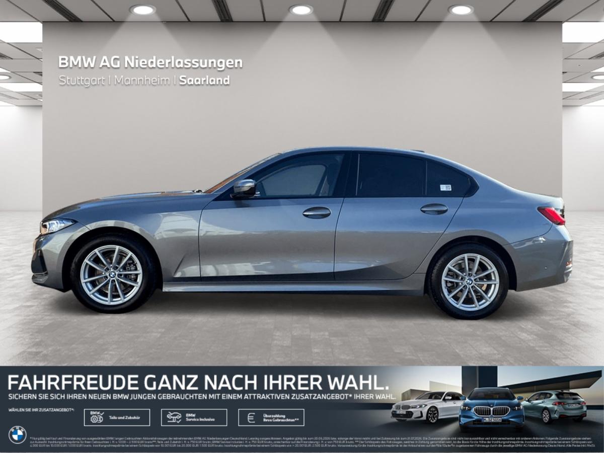 Mehrere Fahrzeuge im Bild