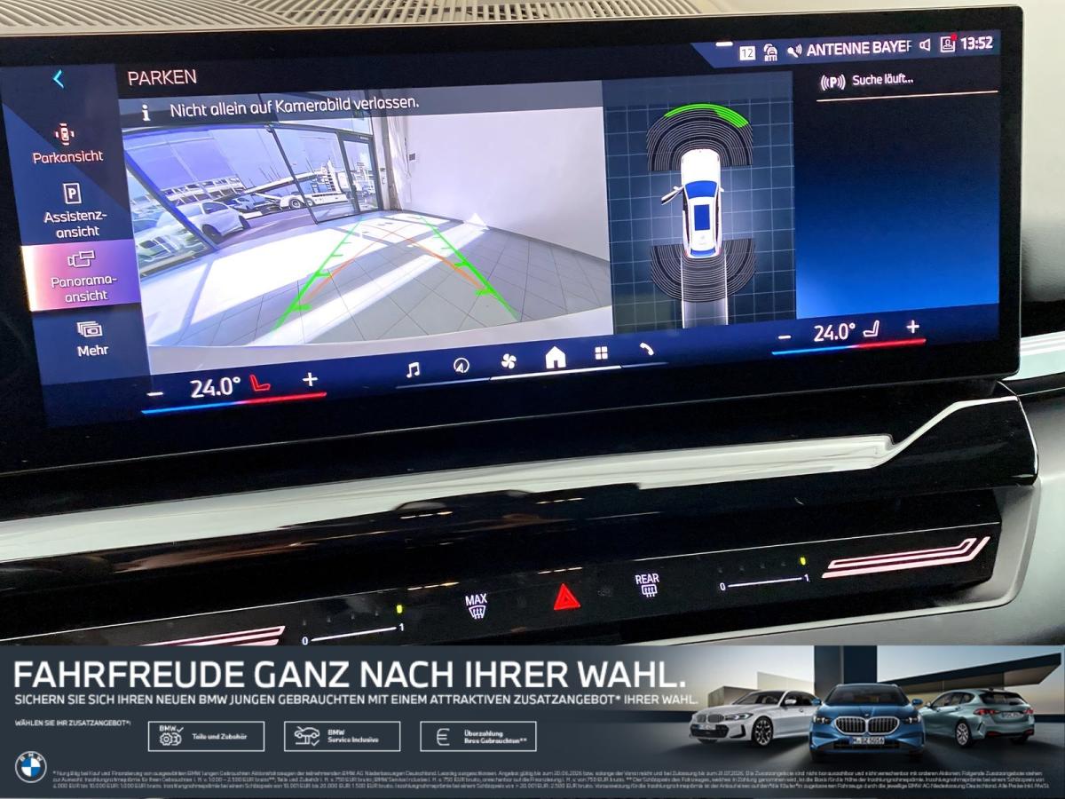 Mehrere Fahrzeuge im Bild