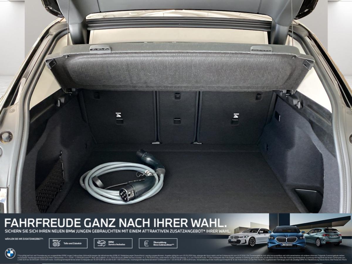 BMW iX2 xDrive30 im Innenraum