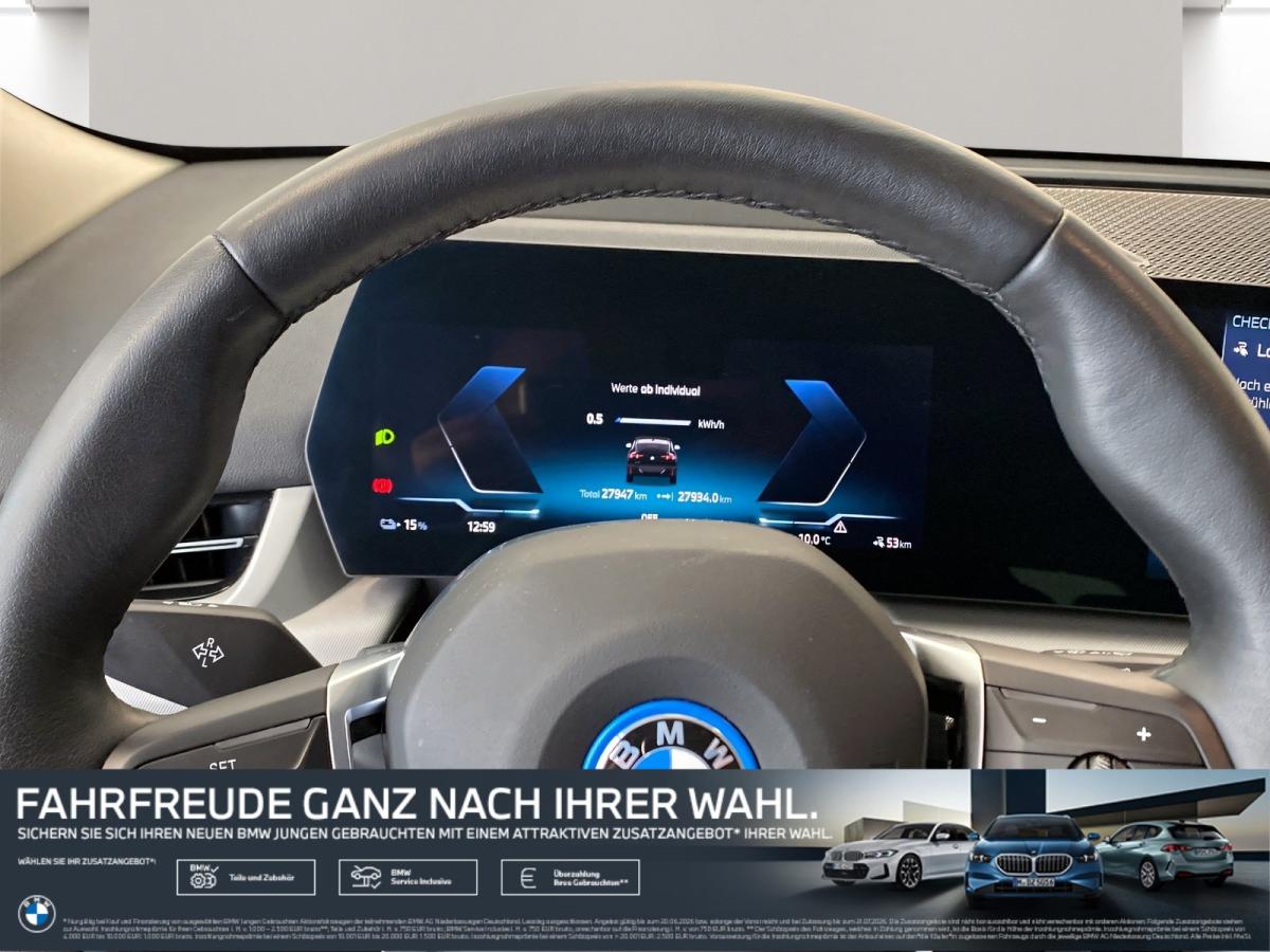BMW iX2 xDrive30 im Innenraum