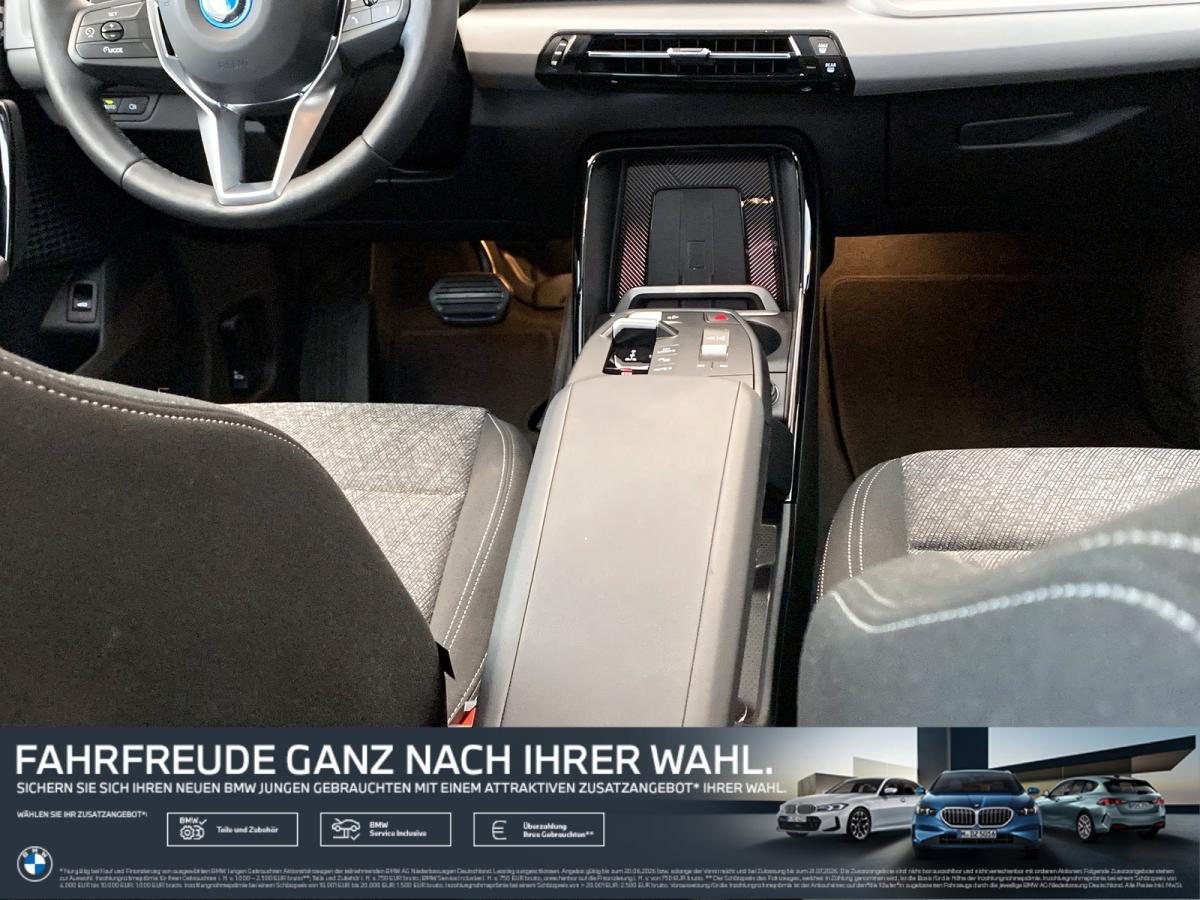 BMW iX2 xDrive30 im Innenraum